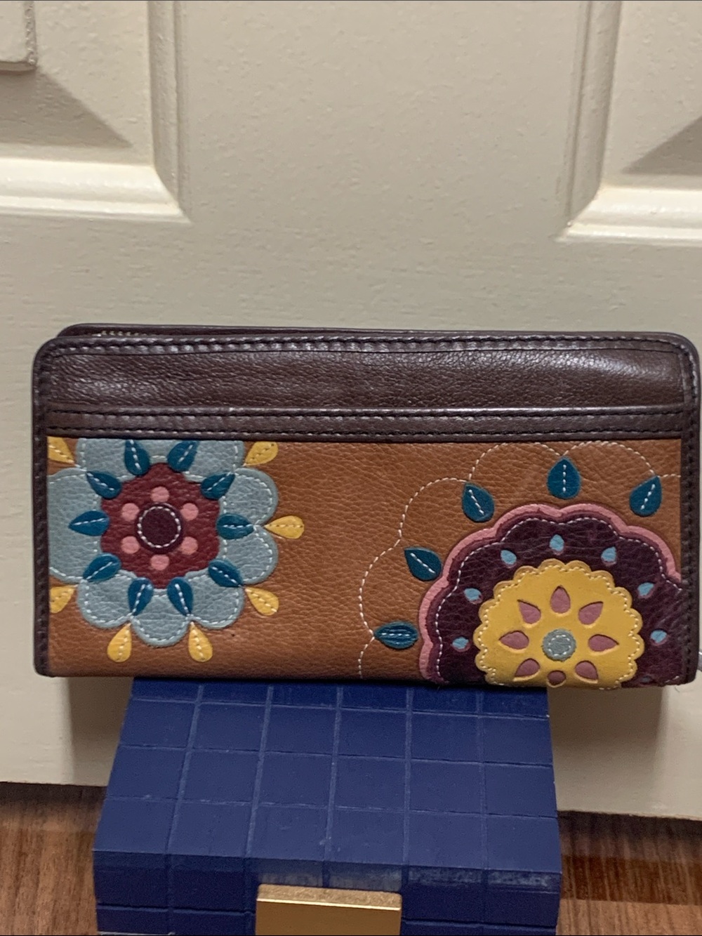 Fossil Vintage Boho Leather Wallet - Picture 2 of 12